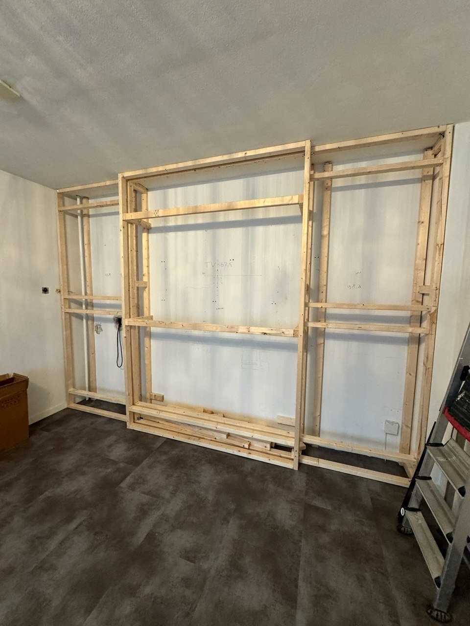 Houten frame voor een wand op maat